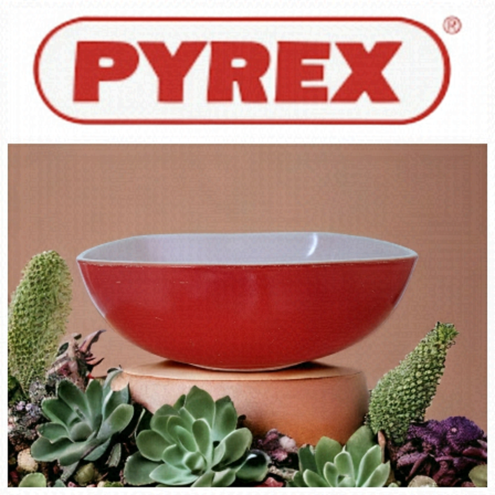 Pyrex vtg red hostess oven bowl ovenware 525B - 0252 1/2 qt Made in USA